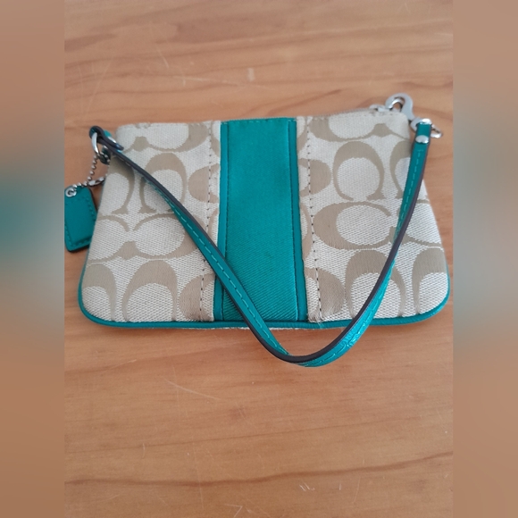 COACH Corner Zip Wristlet In Signature Canvas Light Khaki Chalk with Green - Picture 2 of 10